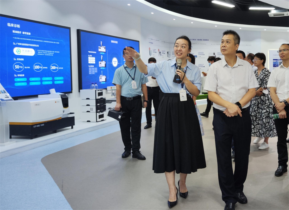 廣東省生態(tài)環(huán)境廳副廳長何焱一行到禾信儀器調(diào)研